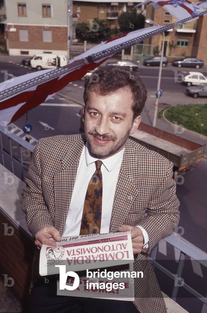 Roberto Moroni holding some Lega Lombarda's leaflets