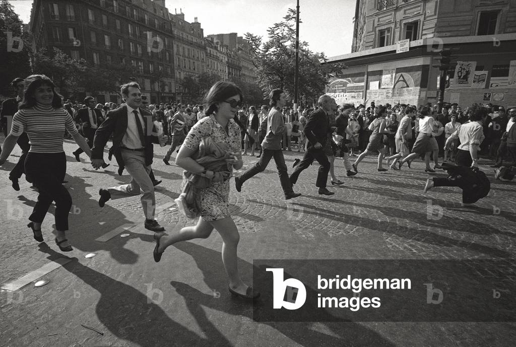 The risk of a revolution in Paris has been averted, 1968 (b/w photo)