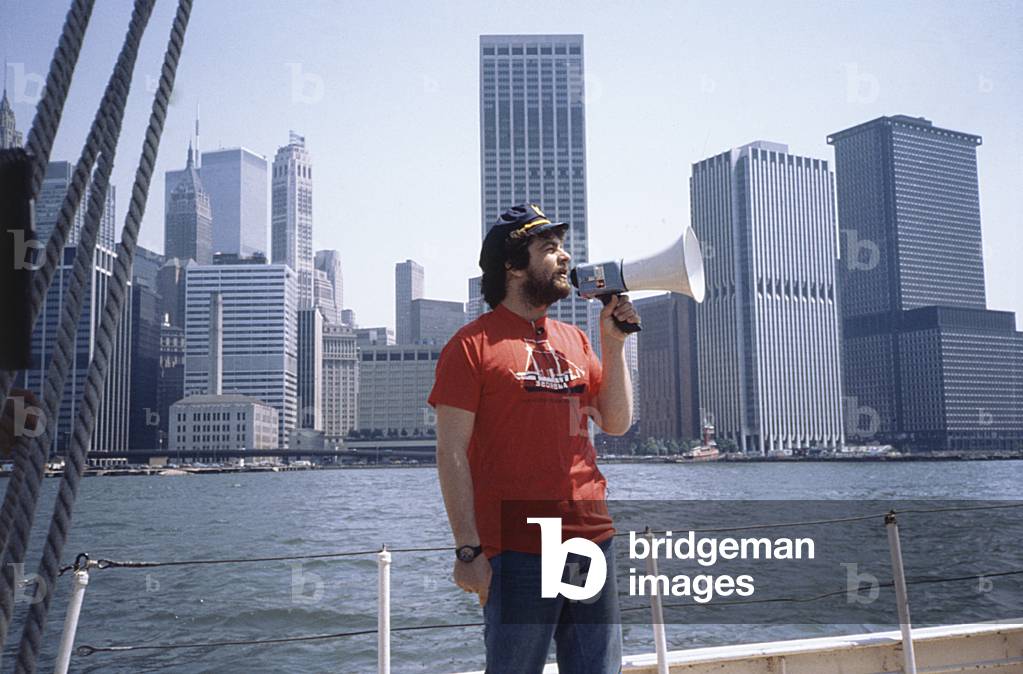 The comedian Beppe Grillo in the Tv show Te la do io l'America, New York, USA, 1981 (b/w photo)