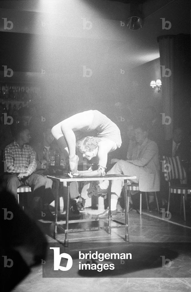 A contortionist at a bar in Geneva, Geneva, Switzerland