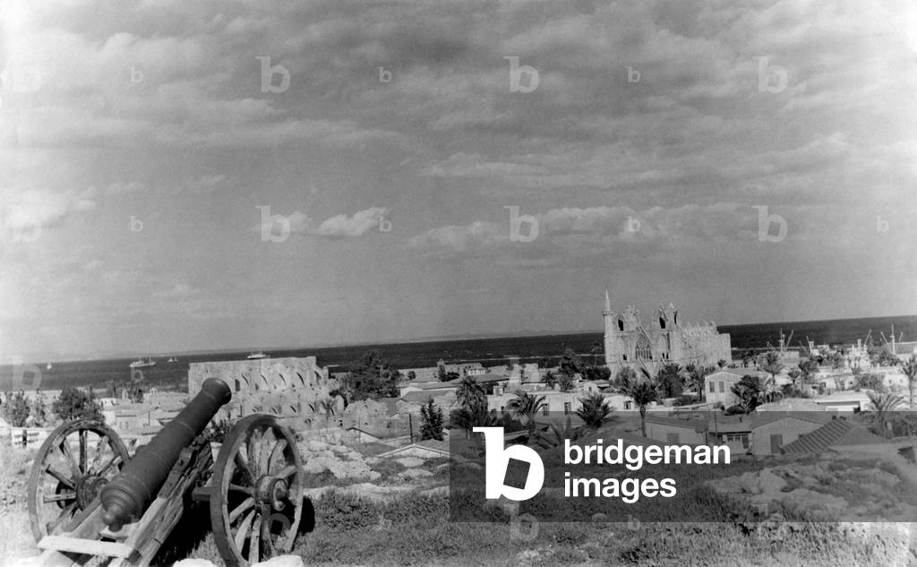 A cannon pointing towards the city of Famagosta