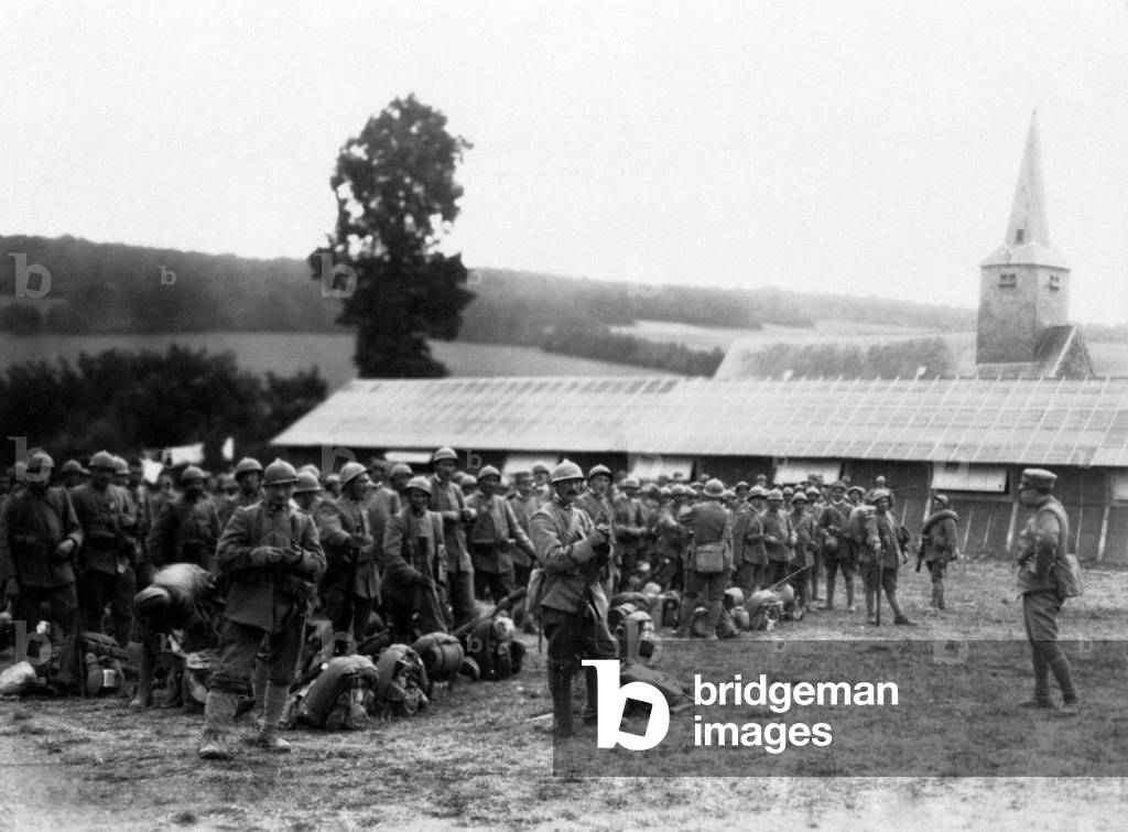 Italian soldiers waiting on the French-German front