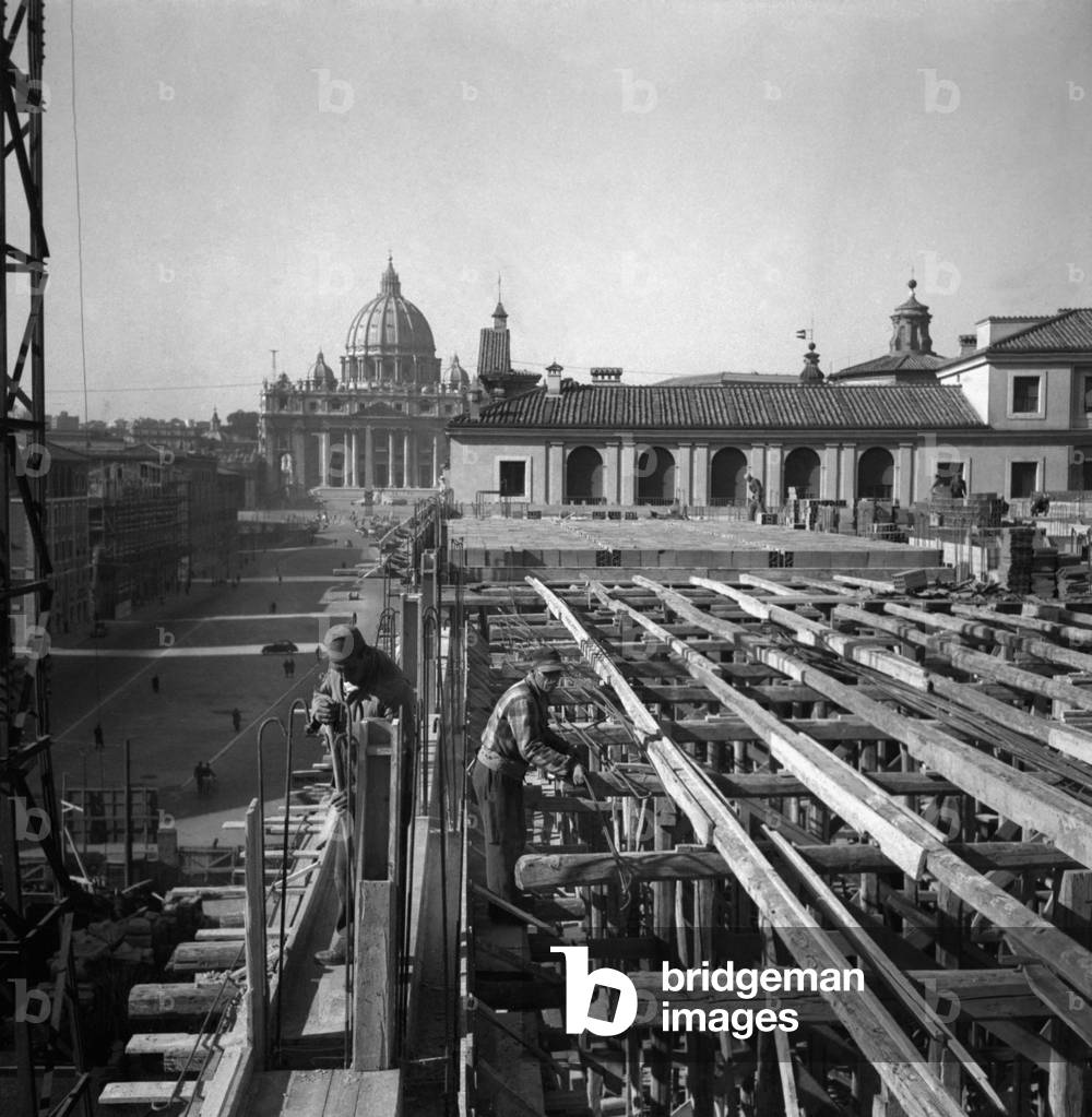 Men on a scaffolding in via della Conciliazione in Rome, Rome, Italy