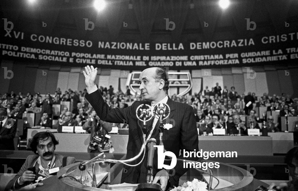 Ciriaco De Mita greeting the delegates before his speech at the XVI Congress of the Christian Democracy