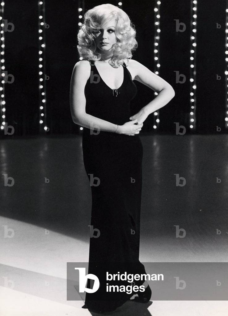 Loretta Goggi imitating Isabella Biagini