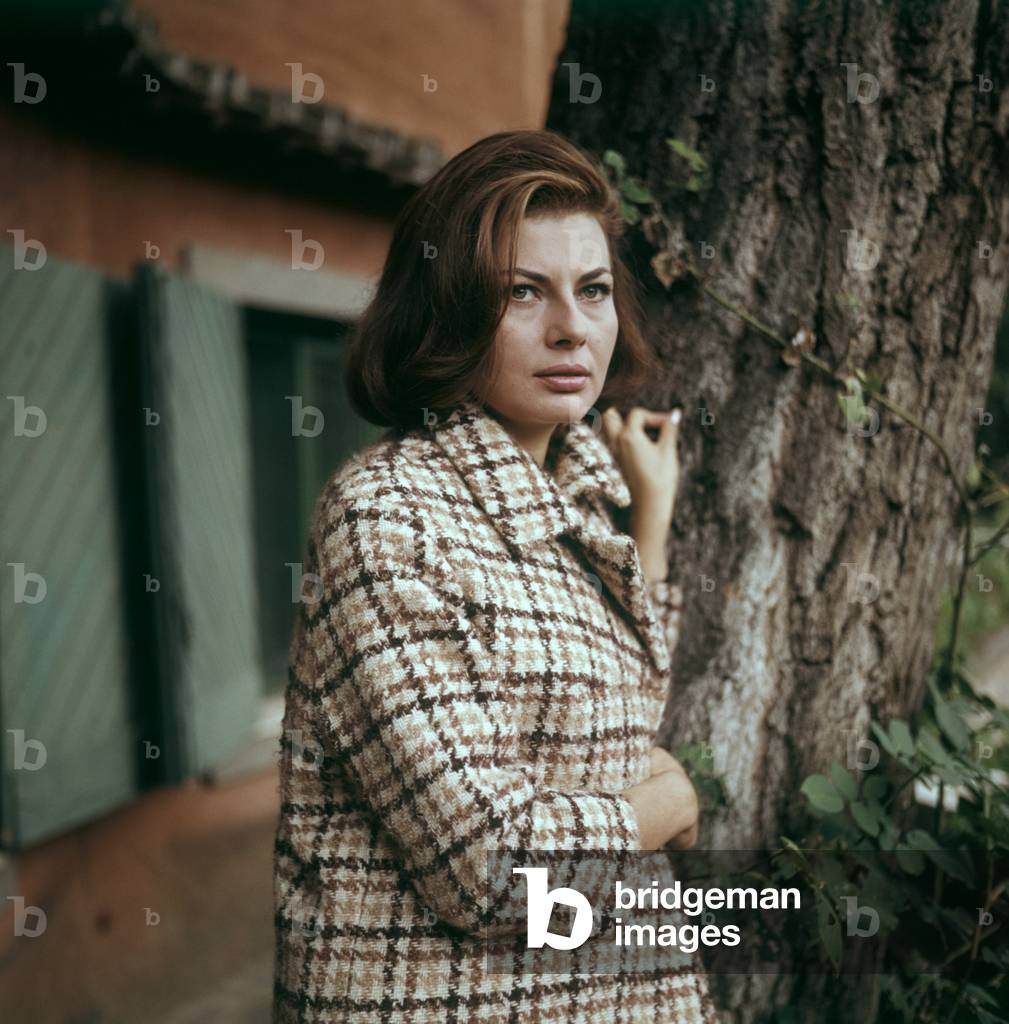 Soraya next to a big tree