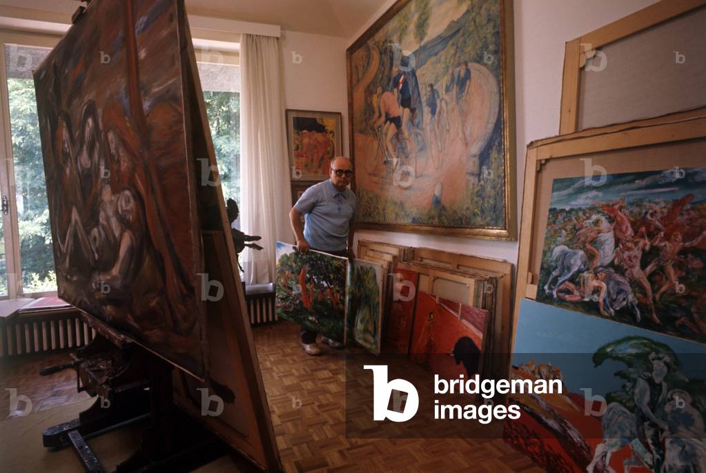 Aligi Sassu inside his study