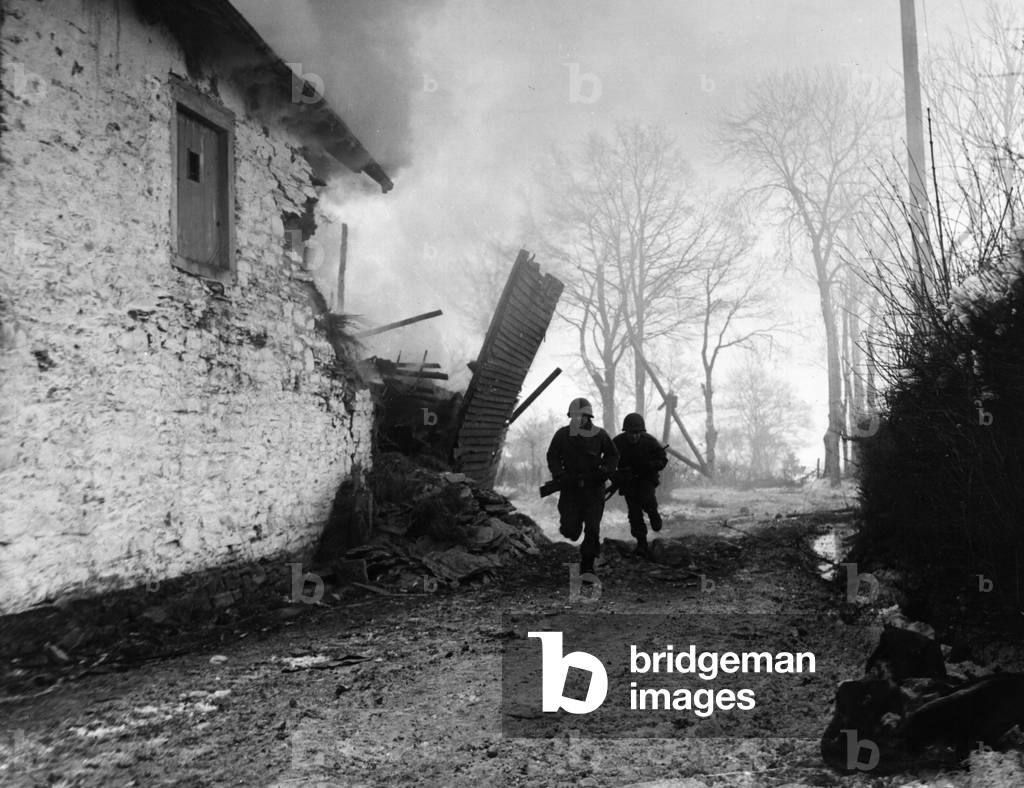 U.S. soldiers fleeing from an explosion