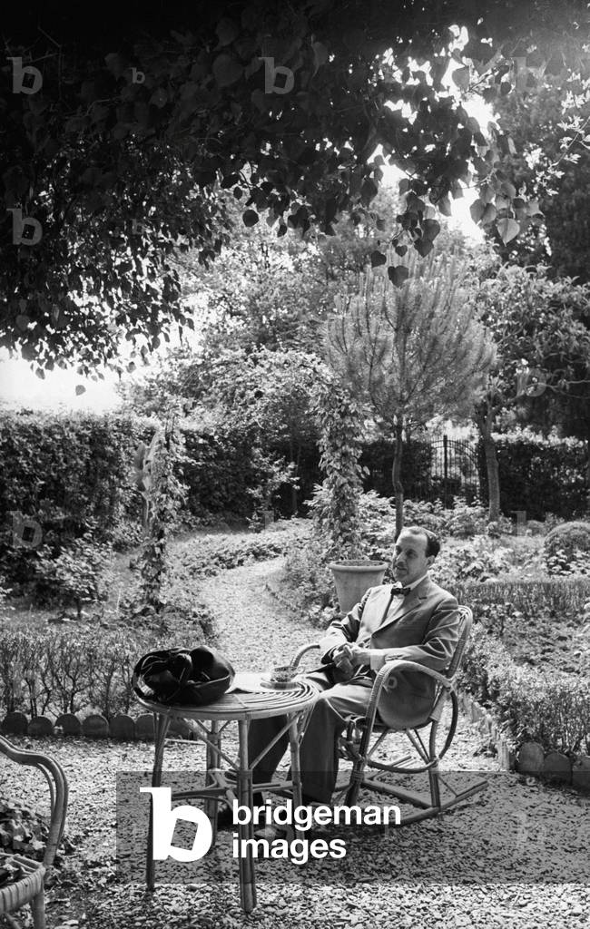 Alessandro Bonsanti sitting in his garden, Fiesole, Italy, 1966