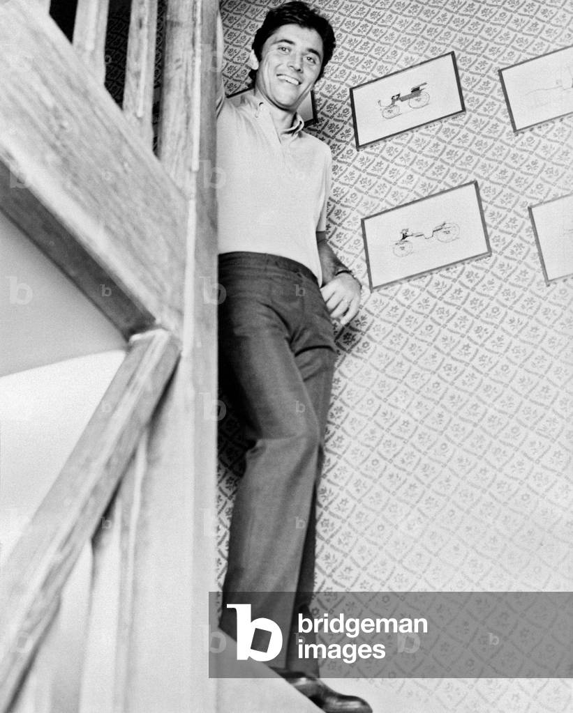 Sacha Distel going down the stairs, Paris, France
