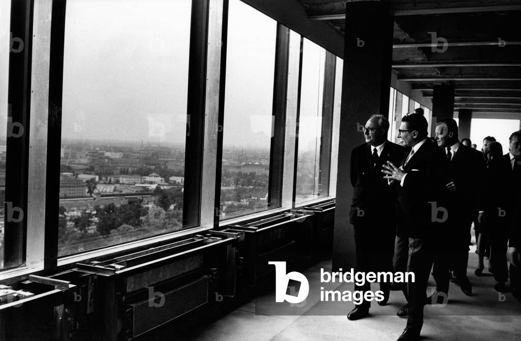 Giuseppe Saragat and Willy Brandt observing West Berlin from a terrace