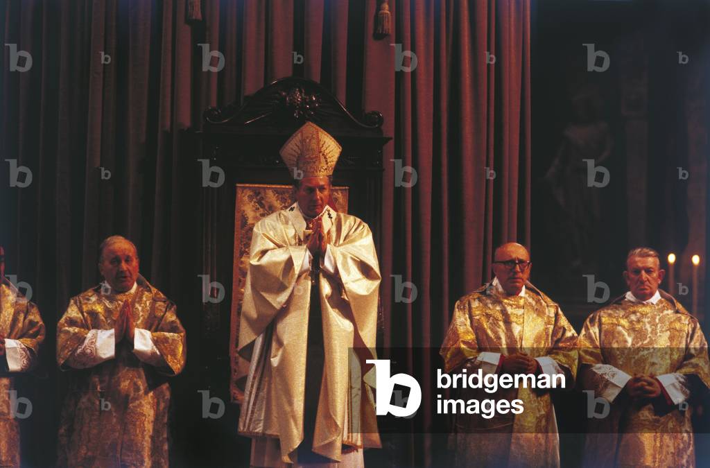 The archbishop Martini is serving a cathedral