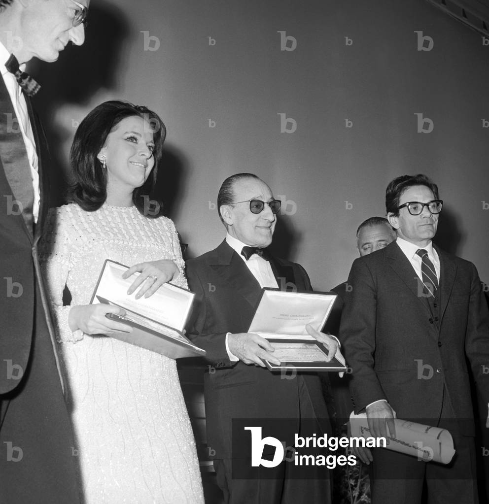 Pier Paolo Pasolini, Totò and Lisa Gastoni at the Globo d'Oro prize ceremony, Italy, 1967 (b/w photo)