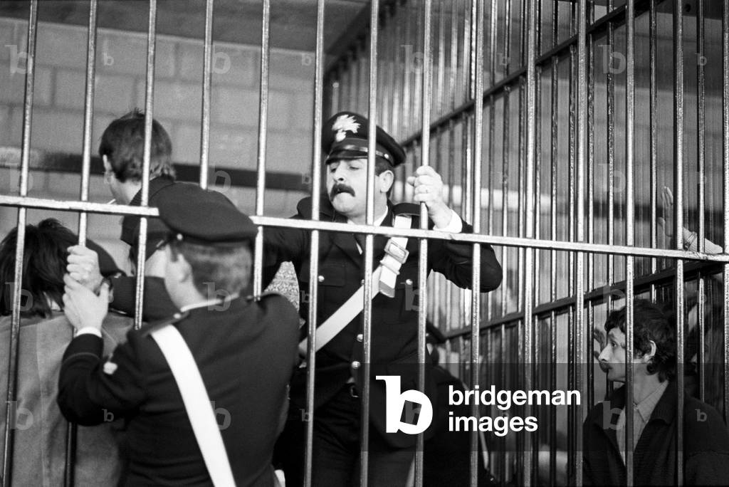 Carabinieri at a trial against Prima Linea