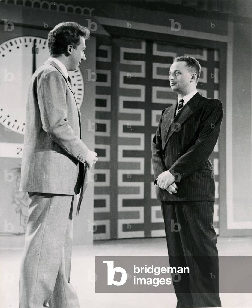 Mike Bongiorno talking to Vittorio De Benedetti