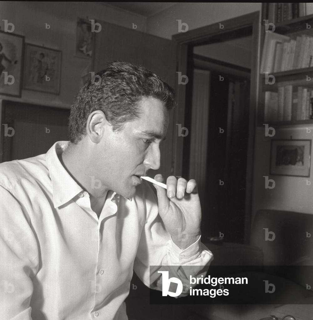 Half-face portrait of Vittorio Gassman, 1959 (b/w photo)