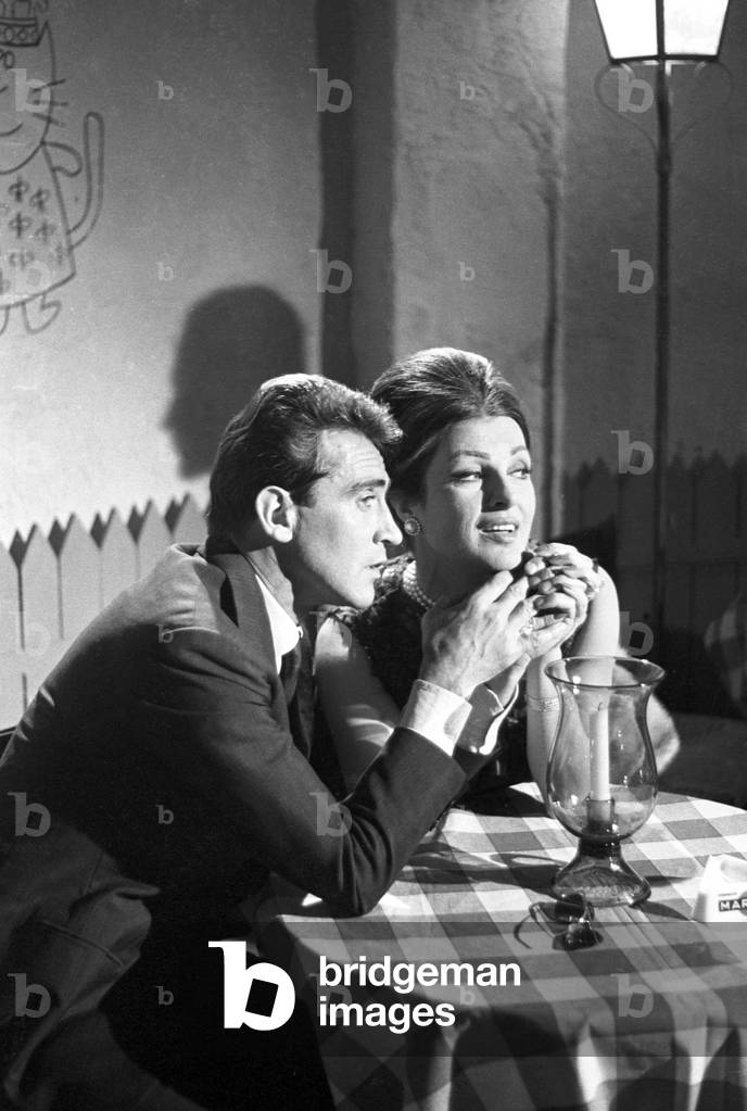 Walter Chiari with Silvana Pampanini in the cafè of the De Paolis factory, Italy, 1960 (photo)