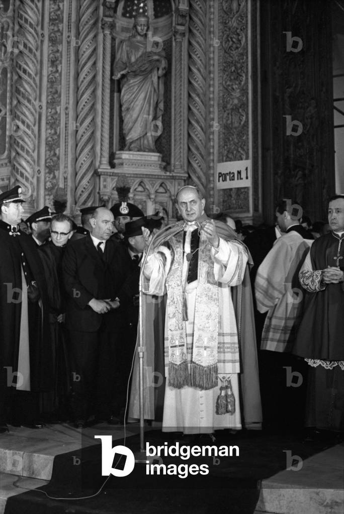 Italian pope Paul VI (Giovanni Battista Enrico Antonio Maria Montini) celebrating the Christmas Mass at Basilica of Santa Croce, Florence, 24th December 1967 (b/w photo)