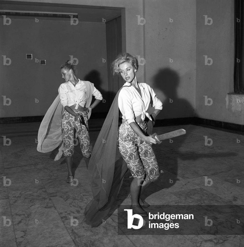 Alice and Ellen Kessler, twin sisters and german artistic duo, try a ballet for a movie scene, Italy, 1961 (b/w photo)
