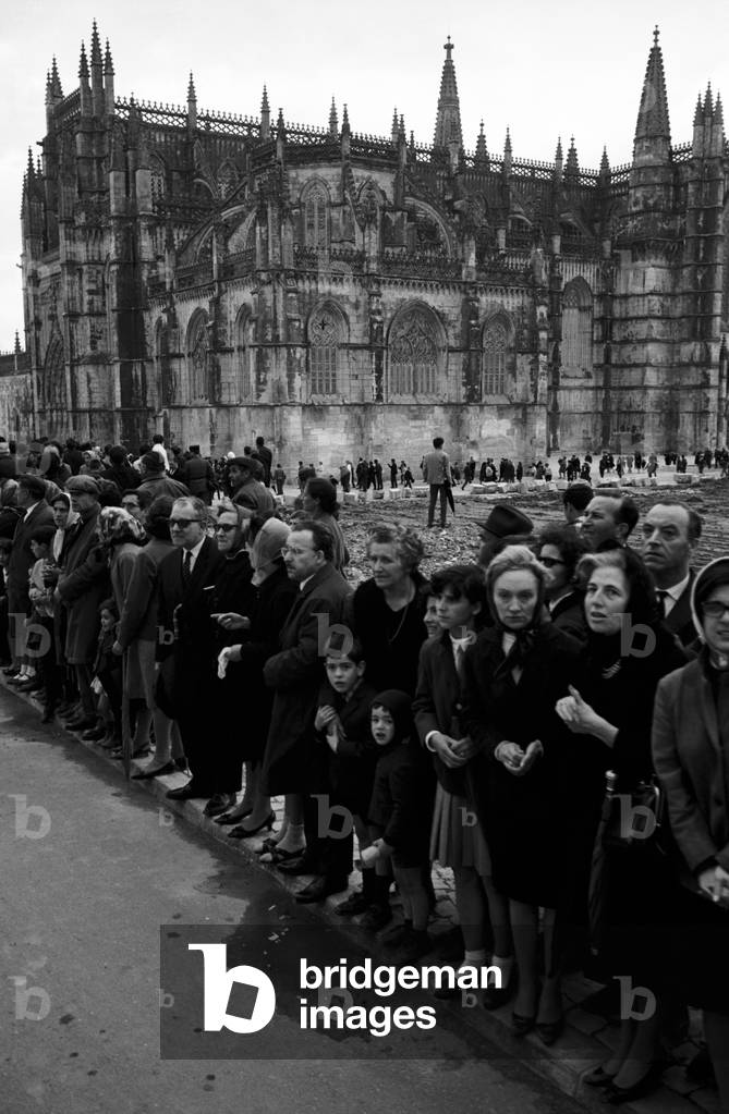 Portuguese pilgrims waiting for the Pope visit, Portugal, 1967 (b/w photo)
