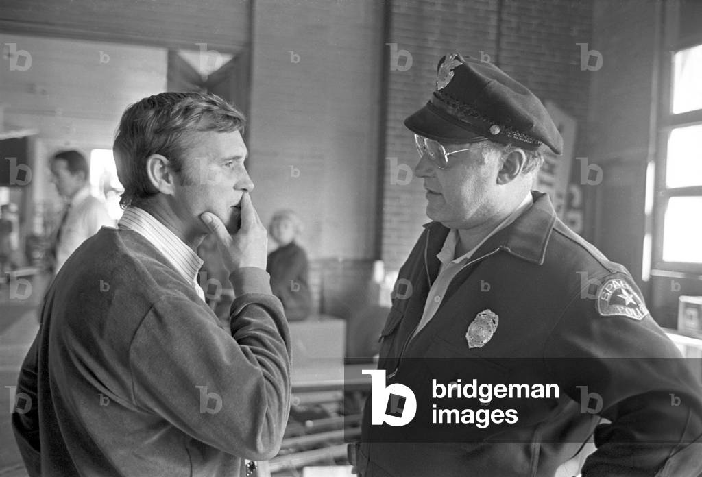 Norman Jewison and Sidney Poitier in In the Heat of the Night (b/w photo)