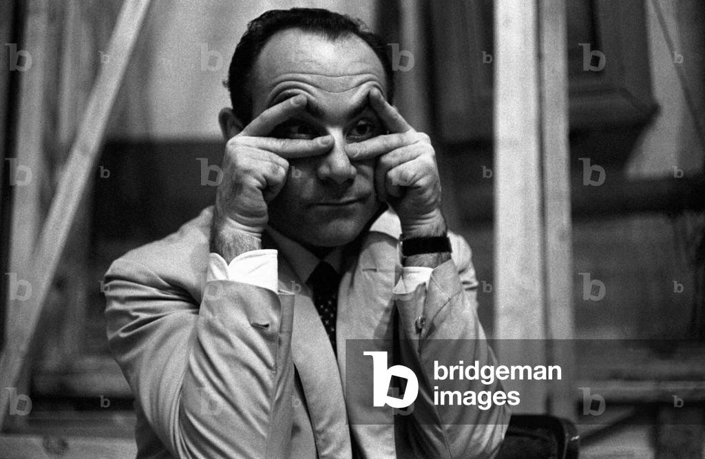 Vittorio Caprioli looking through his fingers