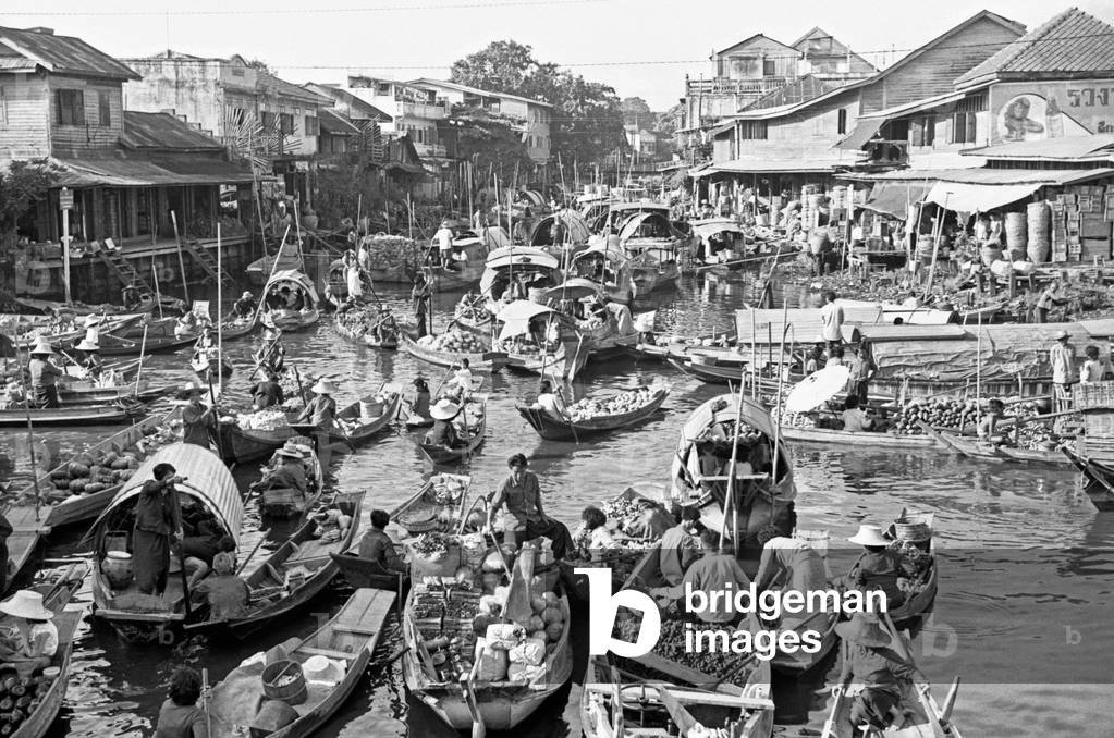 Pirogues full of fruits and greens sailing the river Chao Phraya, Bangkok, 1961 (b/w photo)