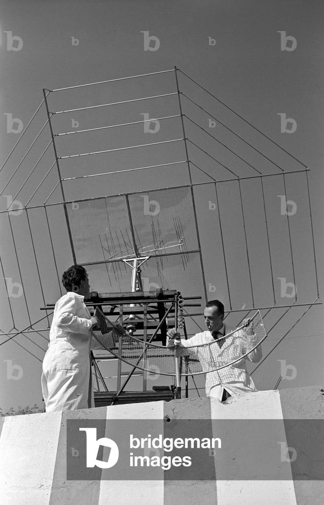 Achille and Giovanni Battista Judica Cordiglia settling an antenna, Italy