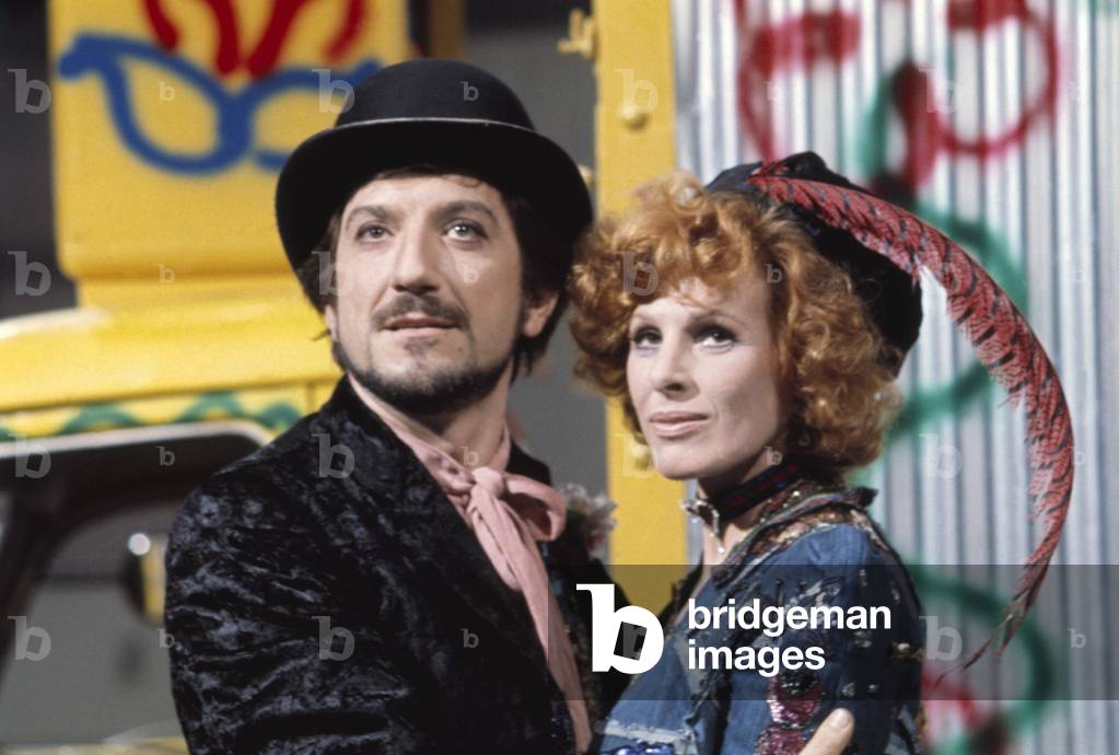 Gigi Proietti and Ornella Vanoni in Facts and Factacci, Italy