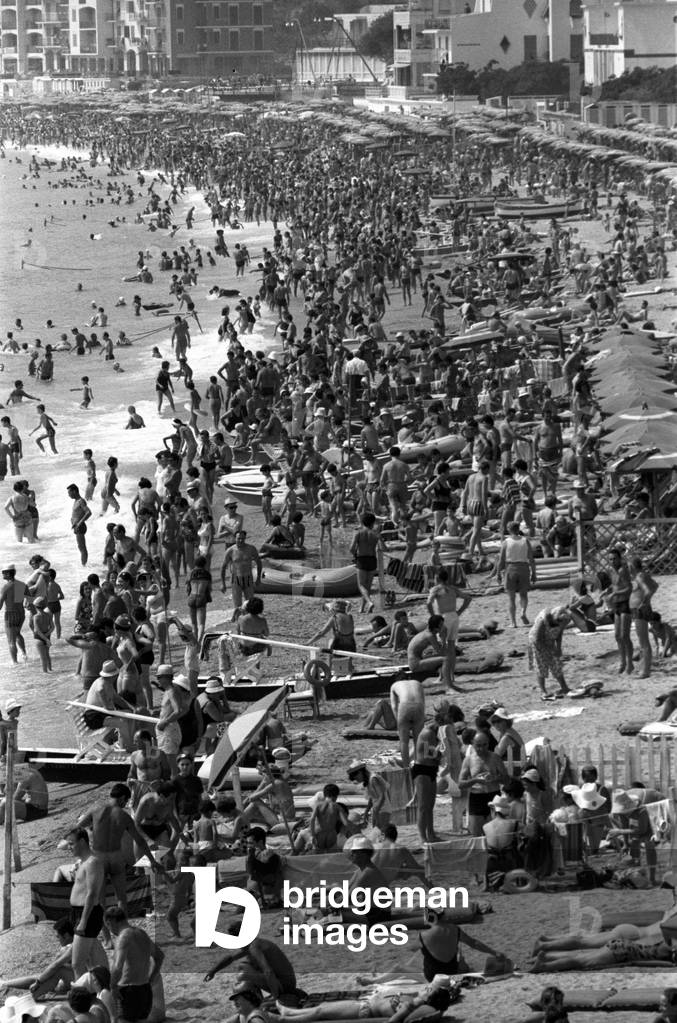 A crowded beach on Ferragosto, Italy, 1969