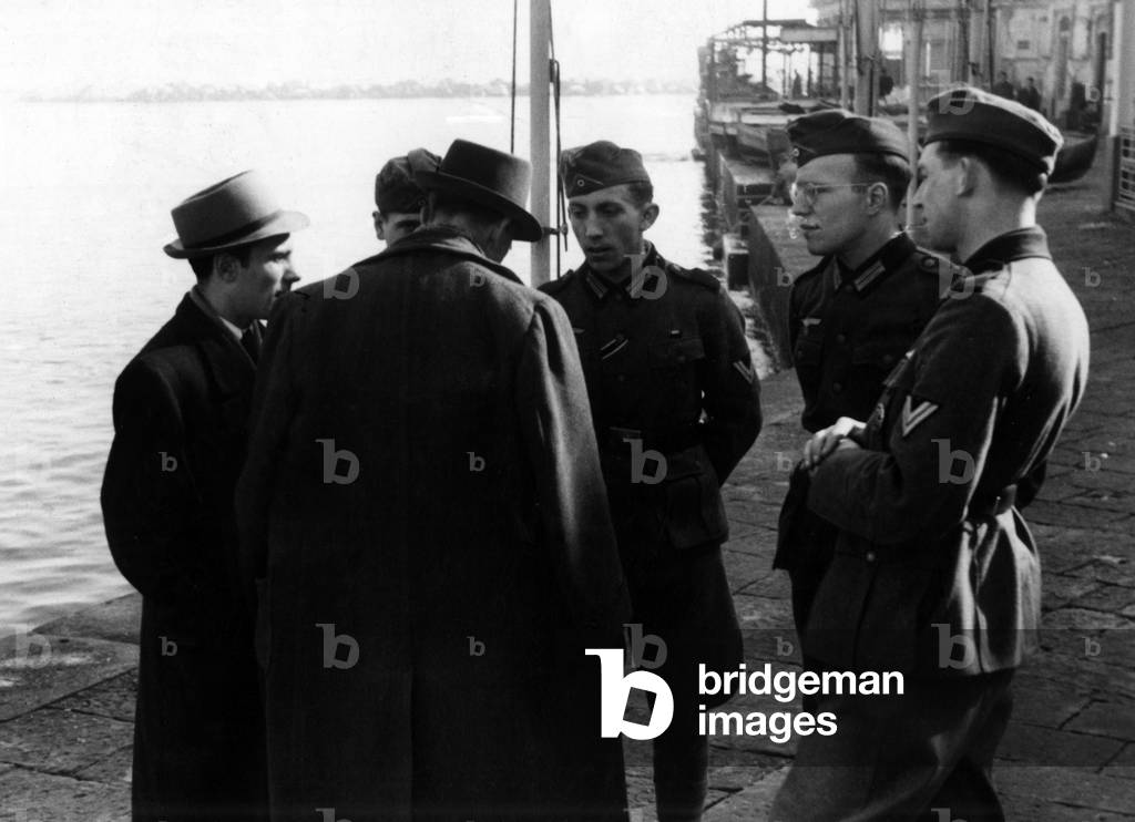 German soldiers and Italian civilians