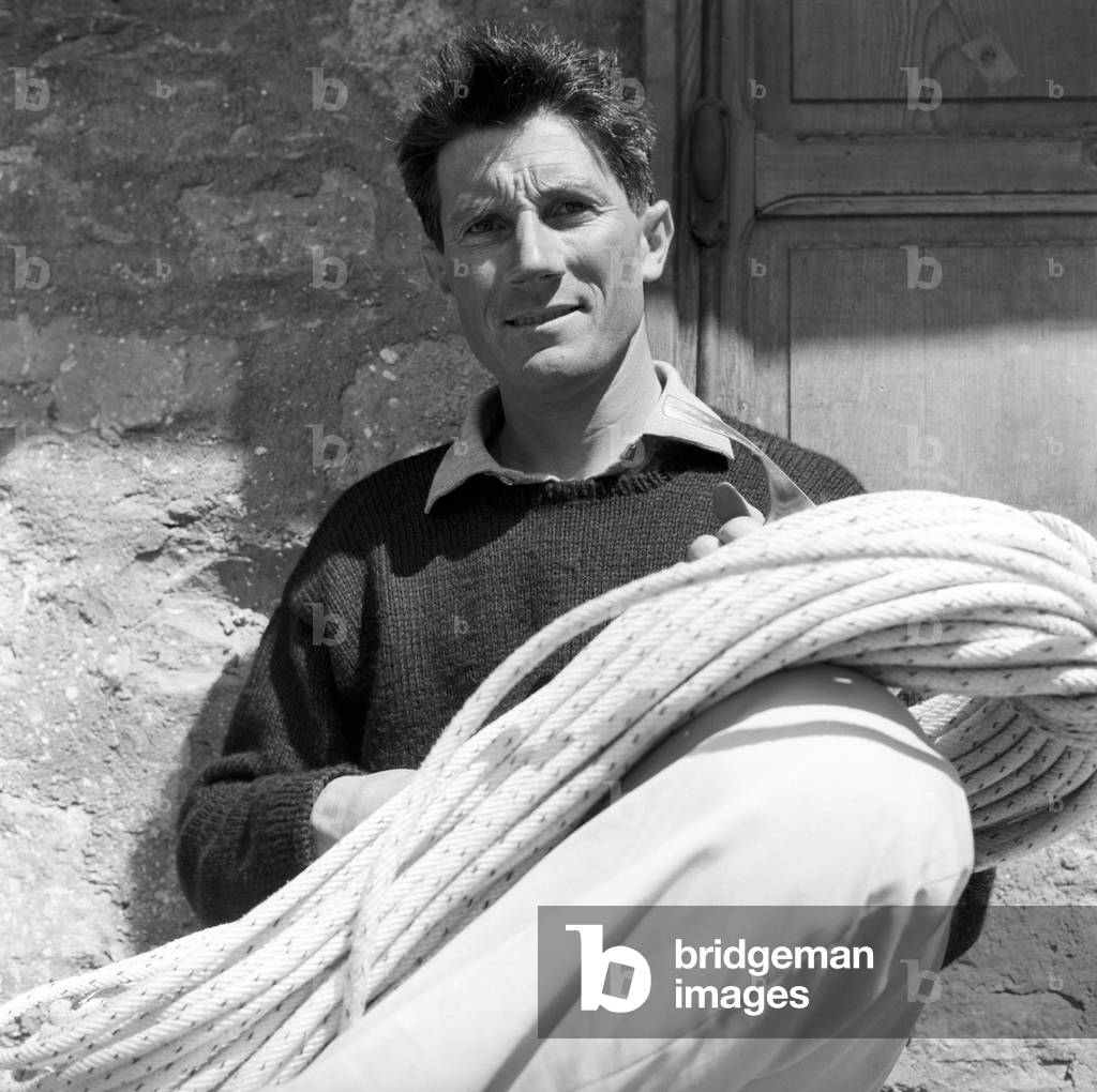 Portrait of Walter Bonatti with a climbing rope in his hands, 1961 (b/w photo)