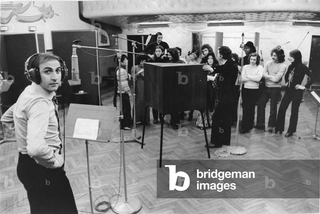 Pippo Baudo presenting La freccia d'oro, Italy