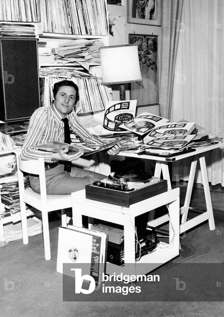Renzo Arbore and his collection of records