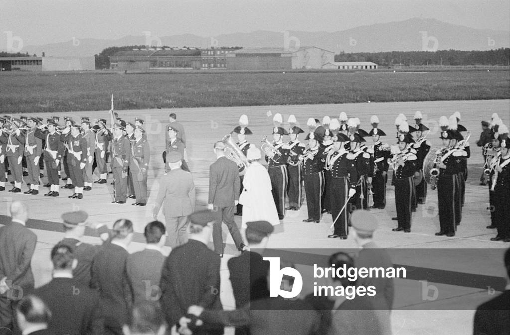 Queen Elizabeth II in Italy, May 1961 (b/w photo)