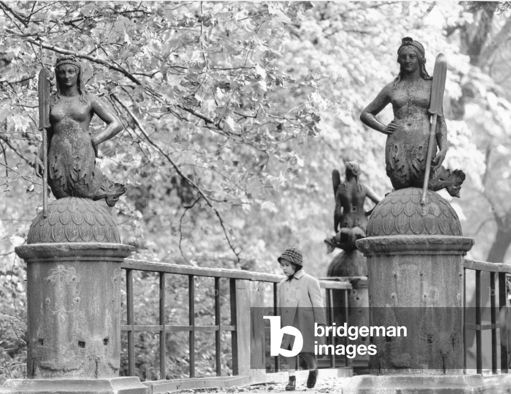 A girl in the public gardens of Porta Venezia, Italy, 1950 (b/w photo)