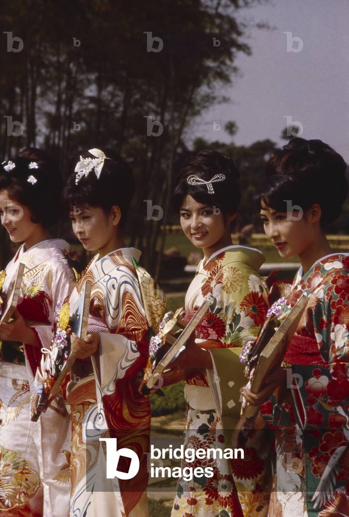 Japanese actresses posing, Japan, 1964 (photo)