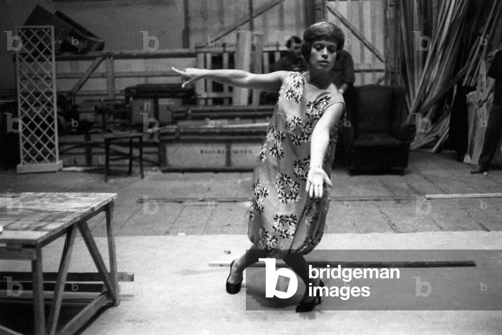 Franca Valeri in an odd pose