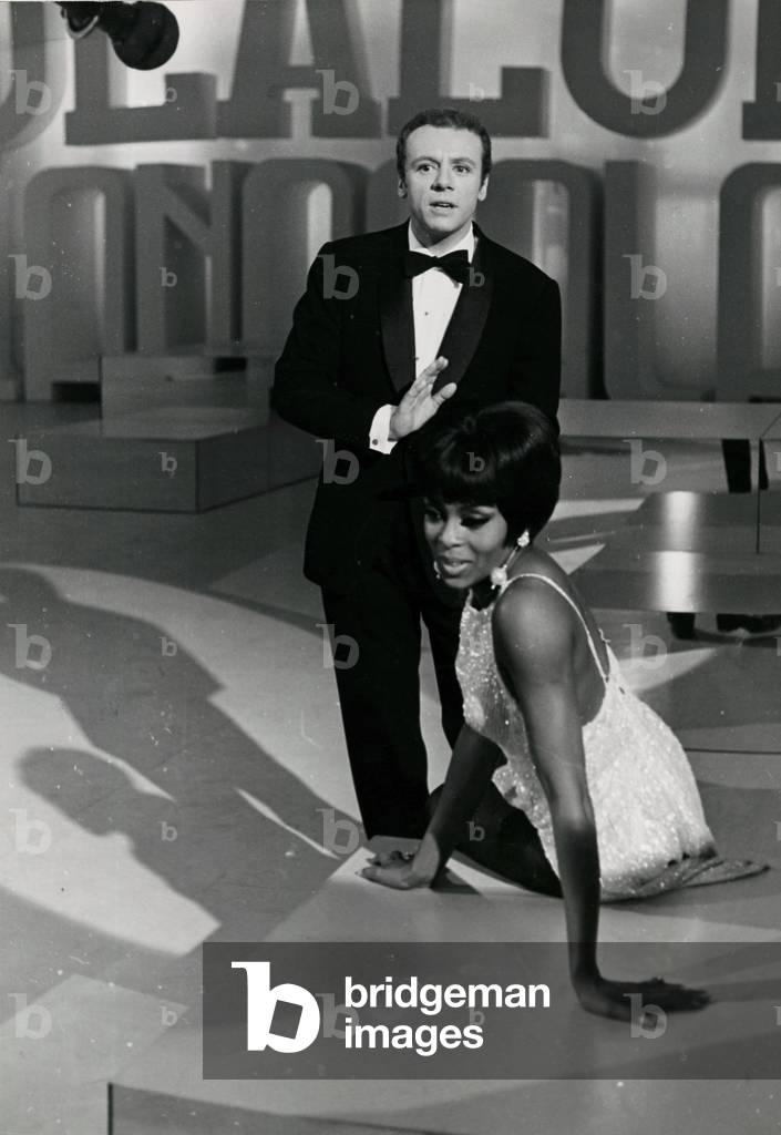 Johnny Dorelli and Lola Falana in the variey show Sabato sera