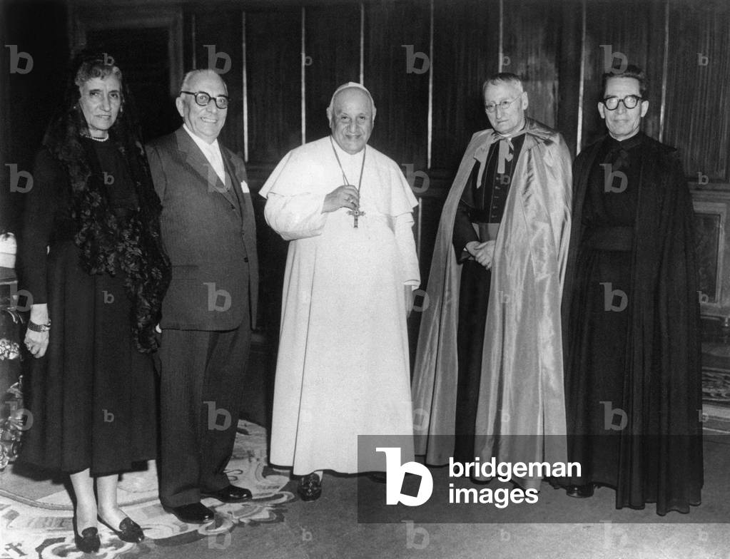 Arnoldo Mondadori and his wife meeting Pope John XXIII, Italy