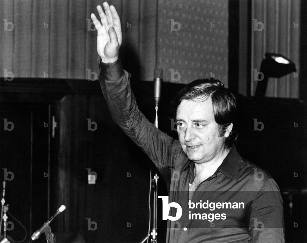 Enrico Simonetti raising his arm