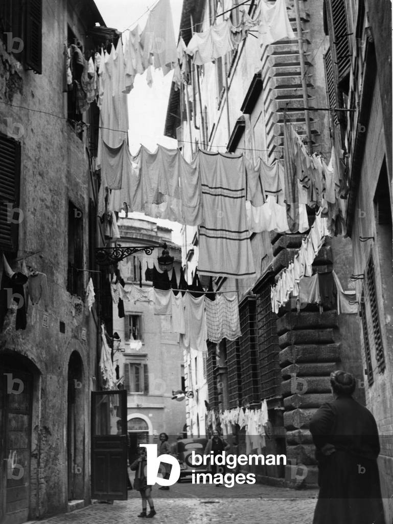 A Trastevere alley with hanged laundry
