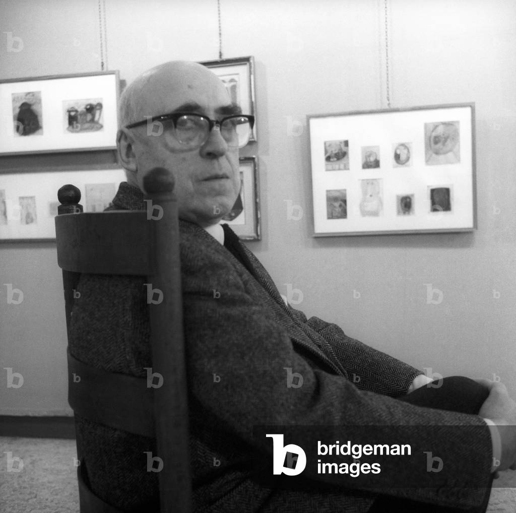 Cesare Zavattini at his paintings exhibition in an art gallery of Rome