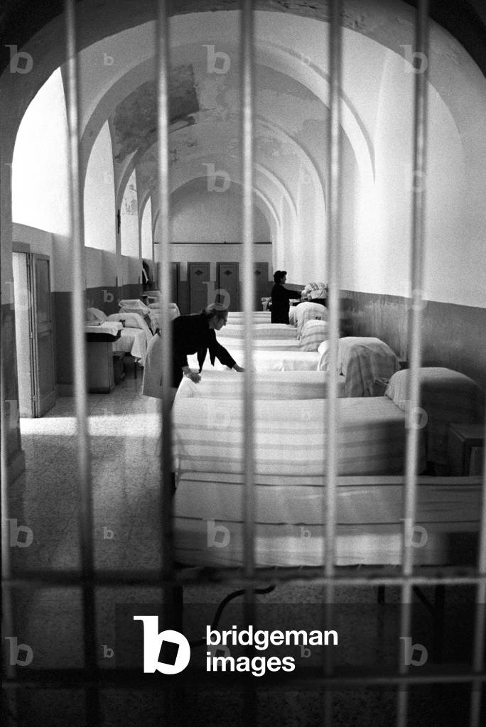 Prisoners making the beds in Trani women's prison