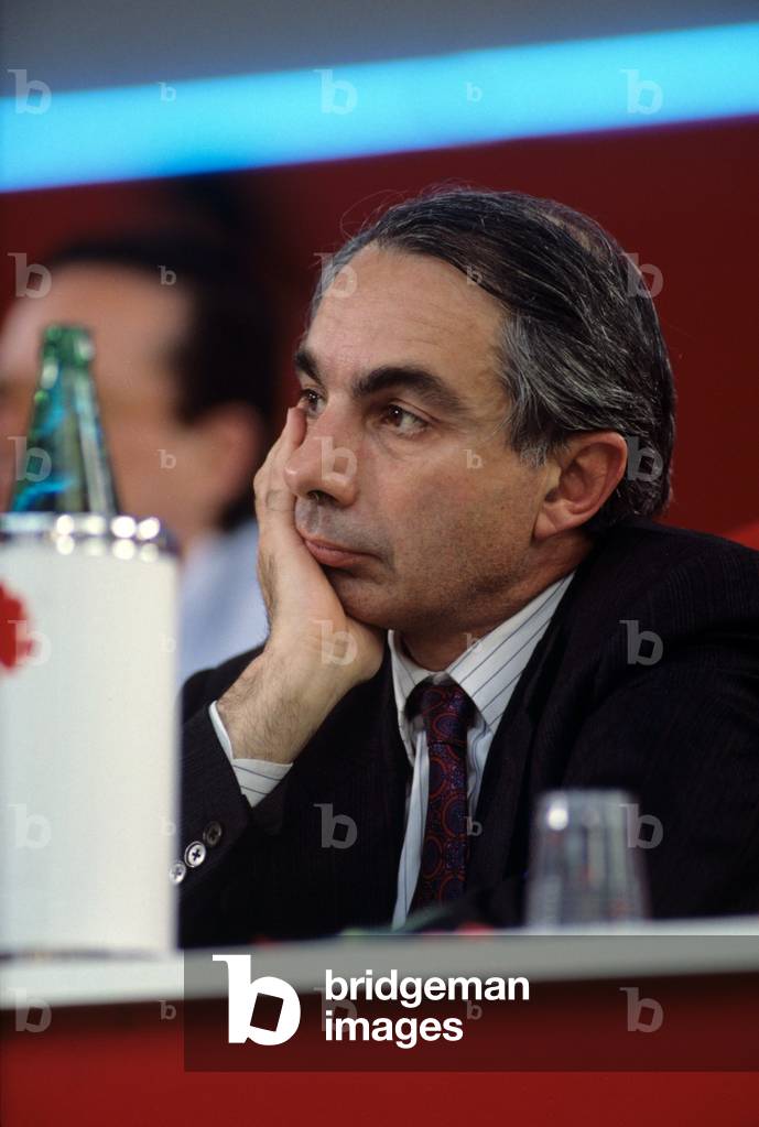 Giuliano Amato monitoring the works at the Congress of the Italian Socialist Party