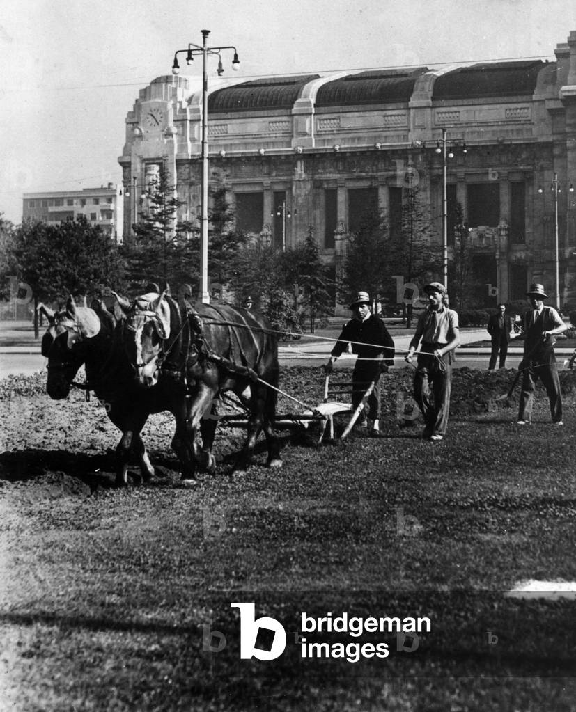 Ploughing of the gardens in front of Central Station of Milan