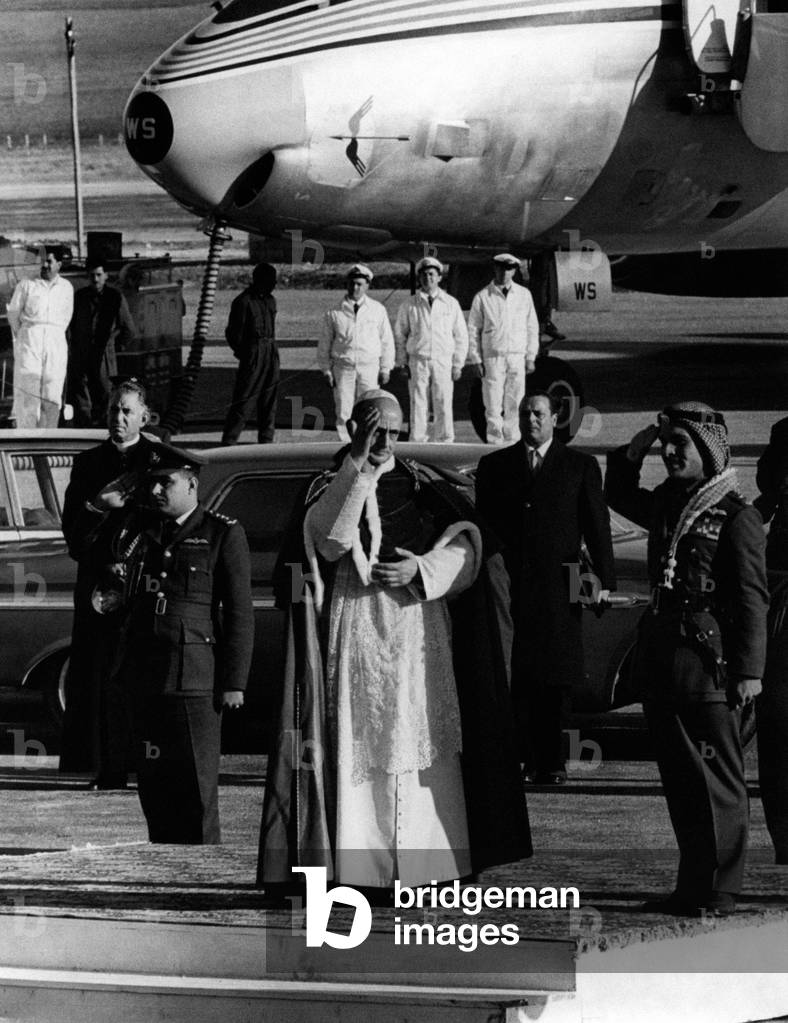 The Pope Paul VI greeting the king Hussein of Jordan, Jordan, 1964 (b/w photo)
