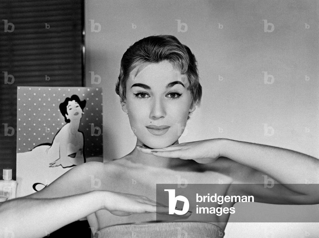 Edy Campagnoli posing for a beauty page