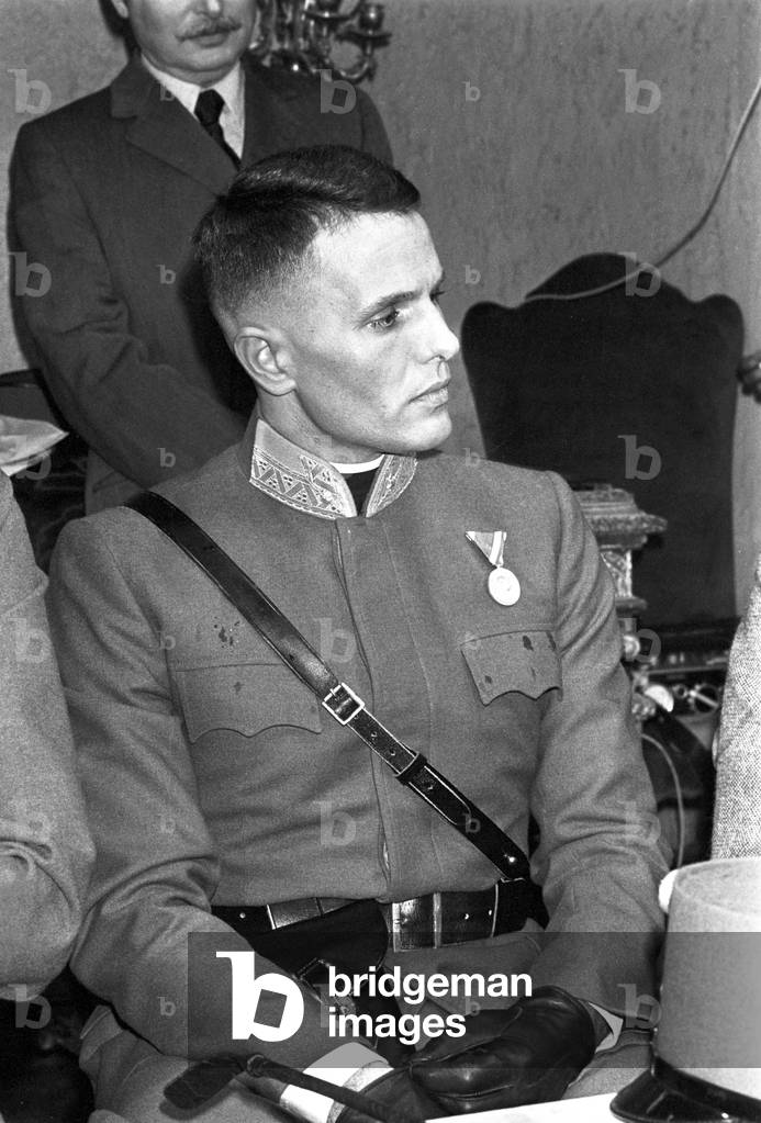 Giuliano Gemma on the film set of The Desert of the Tartars (b/w photo)