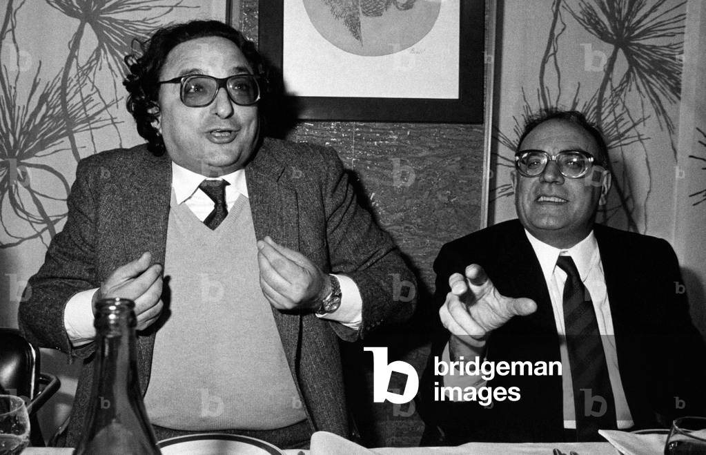Gianni De Michelis and Rino Formica joking at the dinner table